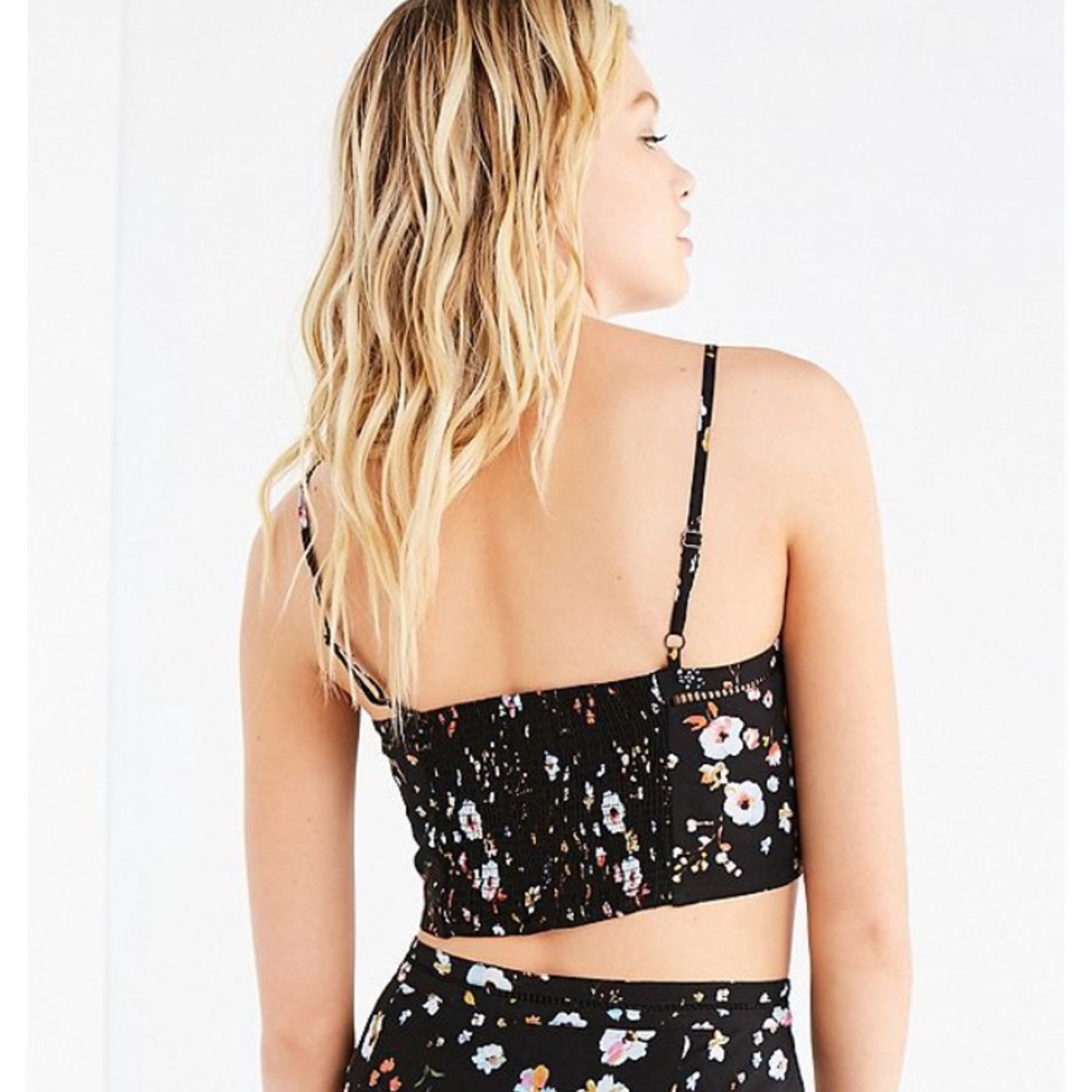 NWOT Urban Outfitters Floral Crop Top - Picture 3 of 6